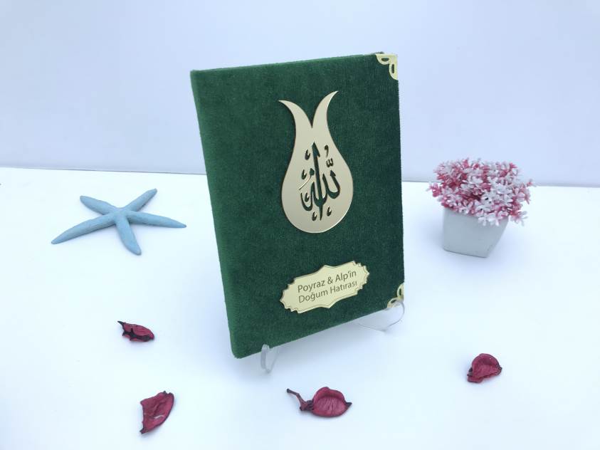 Kadife Kaplı Yasin Kitabı - Yeşil Renk Pleksi İsimli ve Allah Lafızlı 005